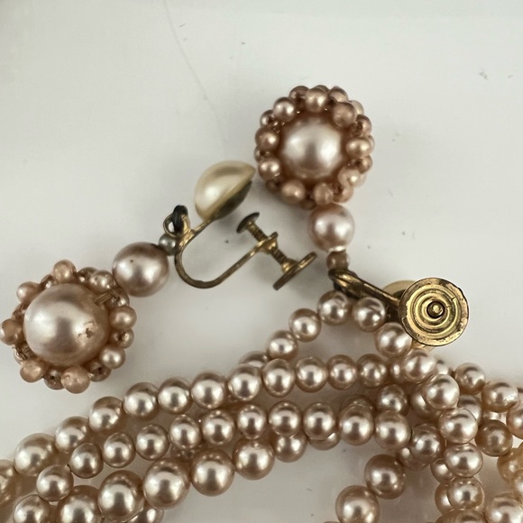 Art Deco cream color faux glass pearls necklace earrings from Simpson’s store - Picture 10 of 12